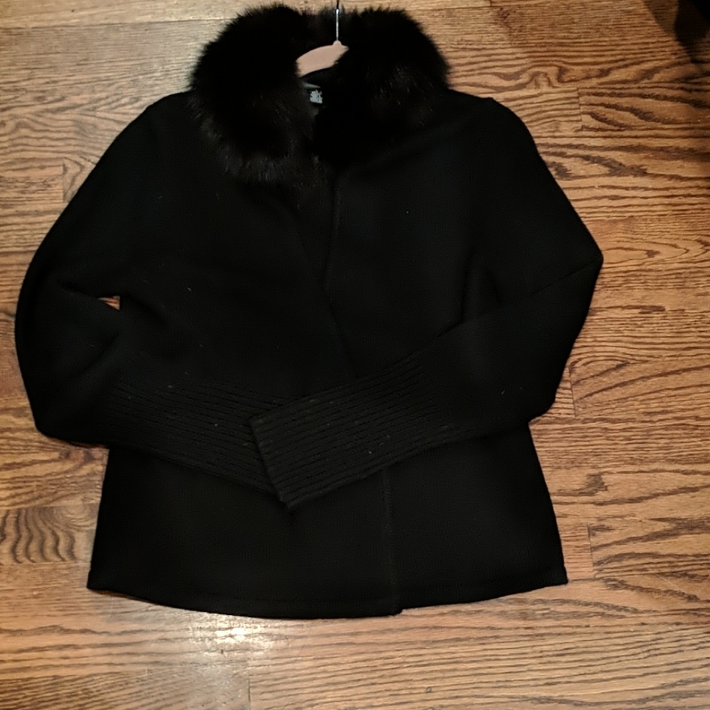 V-neck cardigan with dyed fox fur collar